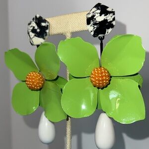 Flower Charm Drop Earring (green) NWOT